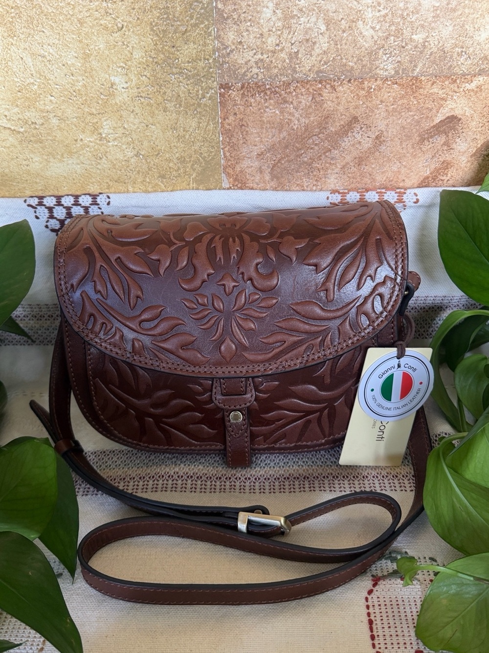 NEW Gianni Conti Italian Leather Embossed Floral Compartment Crossbody Saddle